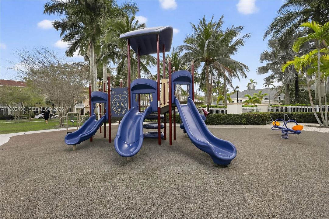 На продажу: $495,000 (3 спален, 2 ванн, 1741 Квадратных фут)