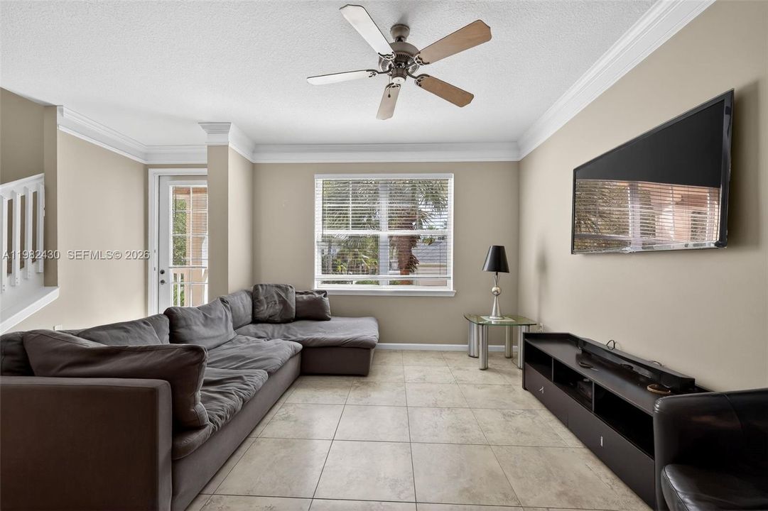 На продажу: $495,000 (3 спален, 2 ванн, 1741 Квадратных фут)