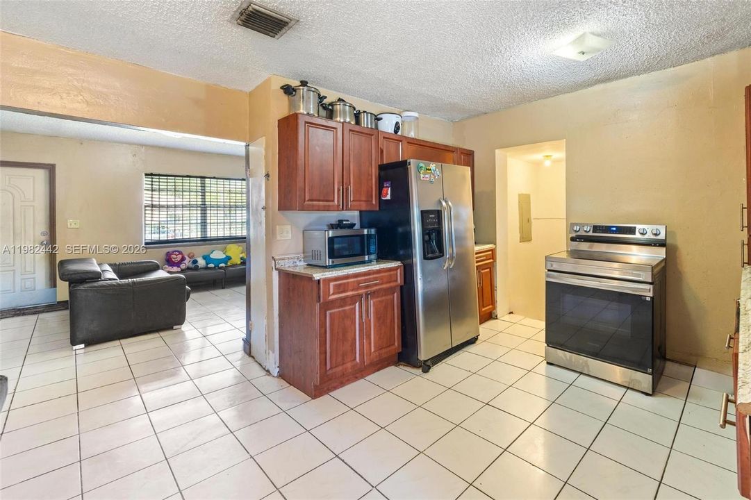 En Venta: $568,888 (4 camas, 2 baños, 1260 Pies cuadrados)