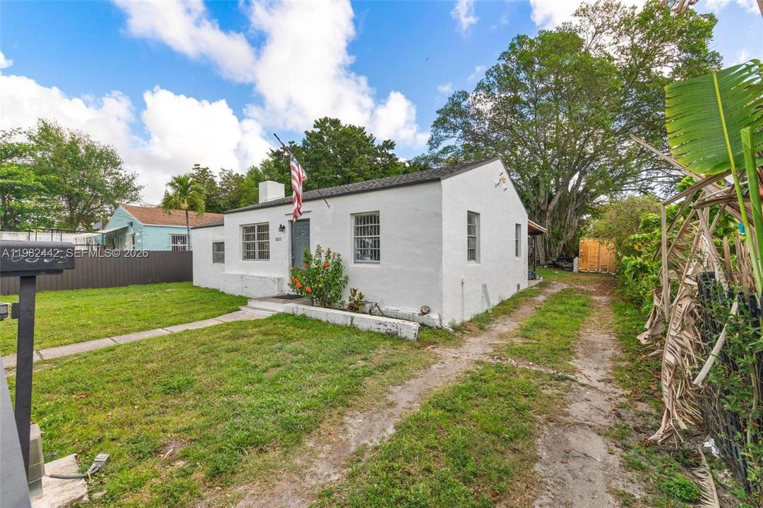 En Venta: $568,888 (4 camas, 2 baños, 1260 Pies cuadrados)