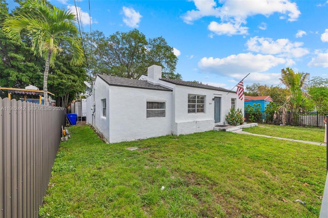 En Venta: $568,888 (4 camas, 2 baños, 1260 Pies cuadrados)