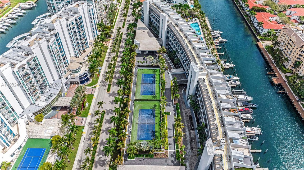 For Sale: $1,295,000 (4 beds, 4 baths, 2414 Square Feet)