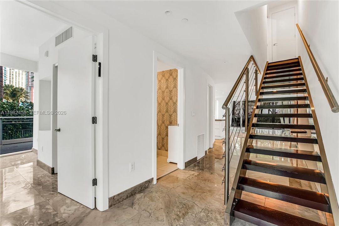 For Sale: $1,295,000 (4 beds, 4 baths, 2414 Square Feet)