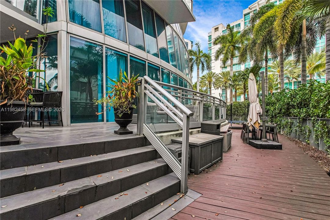 For Sale: $1,295,000 (4 beds, 4 baths, 2414 Square Feet)
