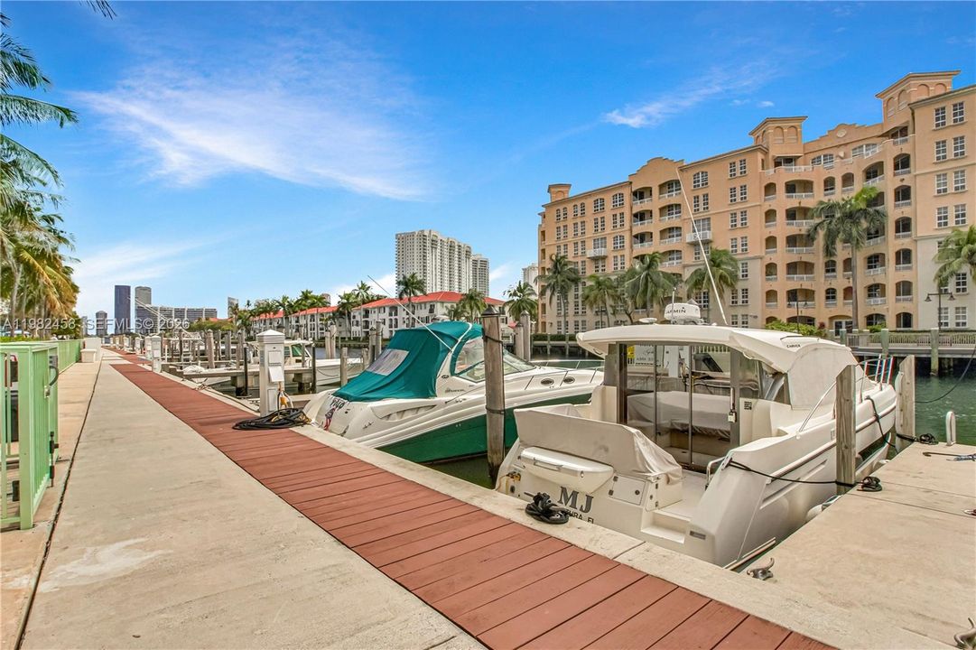For Sale: $1,295,000 (4 beds, 4 baths, 2414 Square Feet)