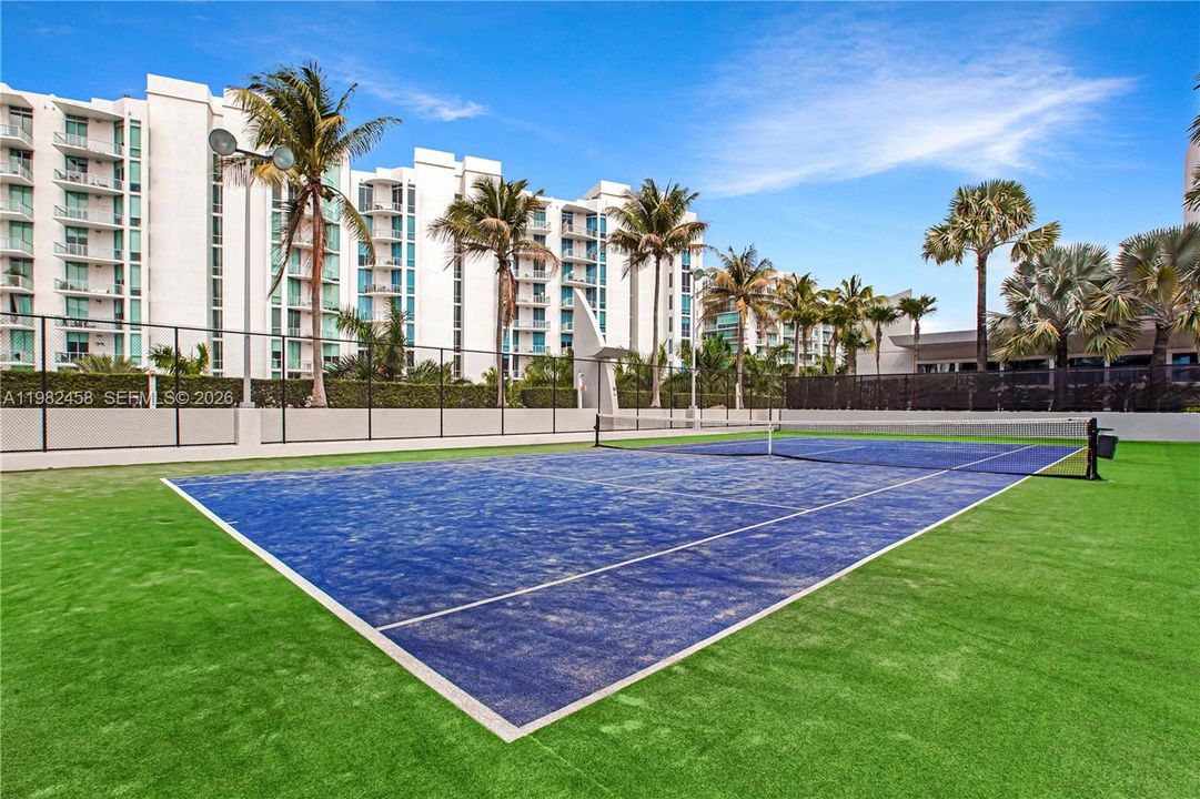 For Sale: $1,295,000 (4 beds, 4 baths, 2414 Square Feet)