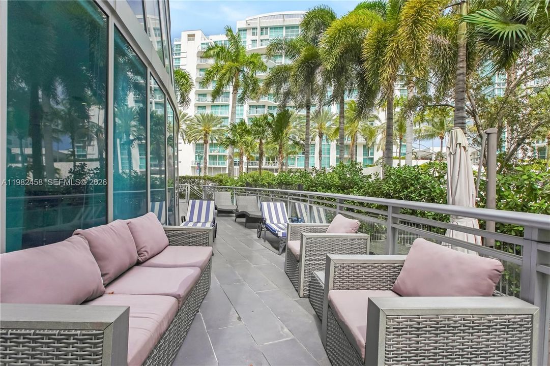 For Sale: $1,295,000 (4 beds, 4 baths, 2414 Square Feet)