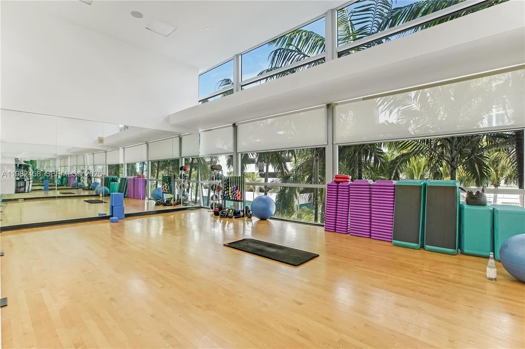 For Sale: $1,295,000 (4 beds, 4 baths, 2414 Square Feet)