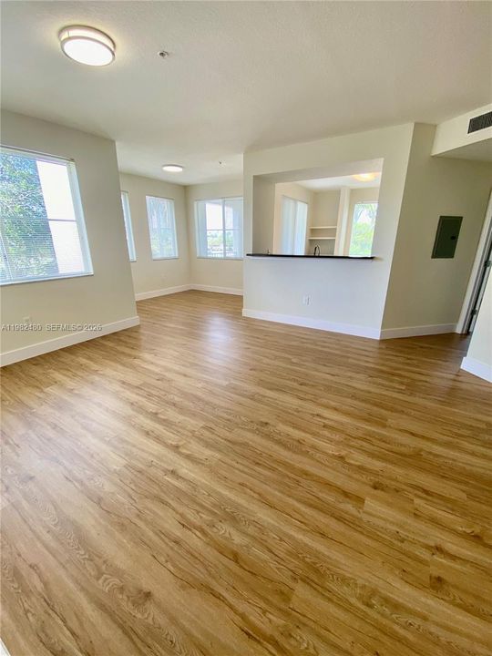 Recientemente alquilado: $2,660 (2 camas, 2 baños, 1403 Pies cuadrados)