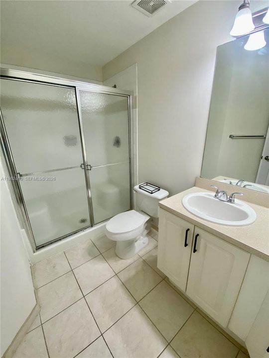Recientemente alquilado: $2,660 (2 camas, 2 baños, 1403 Pies cuadrados)