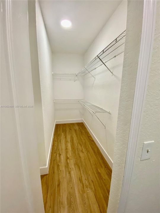 Recientemente alquilado: $2,660 (2 camas, 2 baños, 1403 Pies cuadrados)