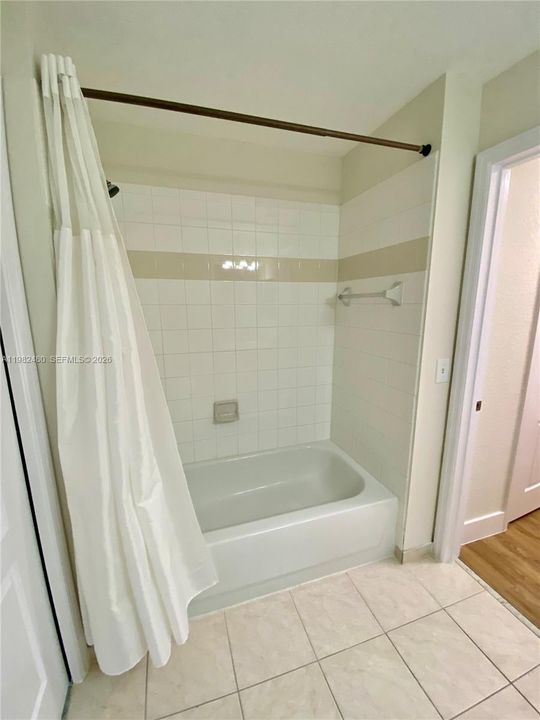Recientemente alquilado: $2,660 (2 camas, 2 baños, 1403 Pies cuadrados)