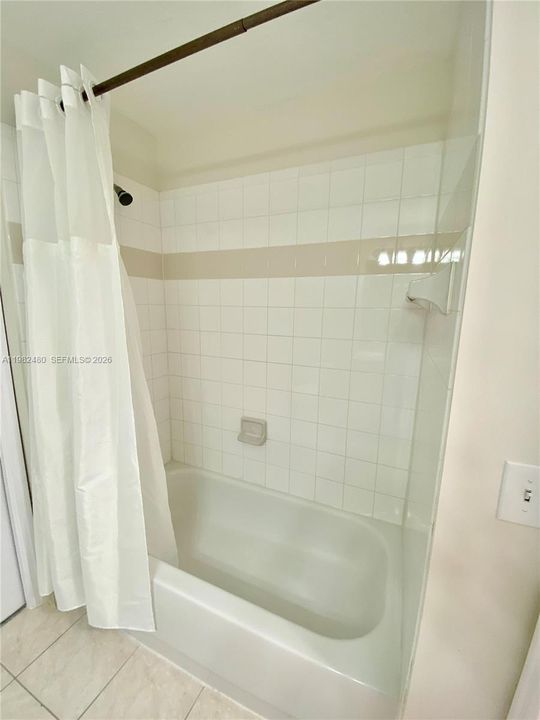 Recientemente alquilado: $2,660 (2 camas, 2 baños, 1403 Pies cuadrados)