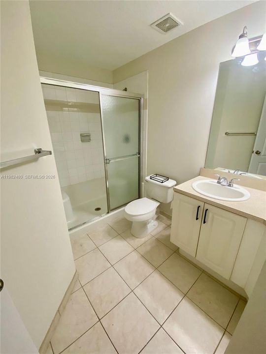 Recientemente alquilado: $2,660 (2 camas, 2 baños, 1403 Pies cuadrados)