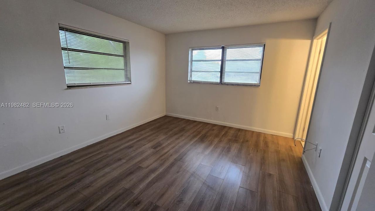 Activo con contrato: $2,000 (2 camas, 2 baños, 814 Pies cuadrados)