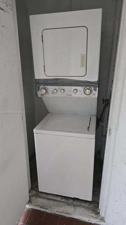 Activo con contrato: $2,000 (2 camas, 2 baños, 814 Pies cuadrados)