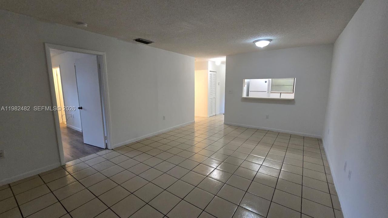 Activo con contrato: $2,000 (2 camas, 2 baños, 814 Pies cuadrados)