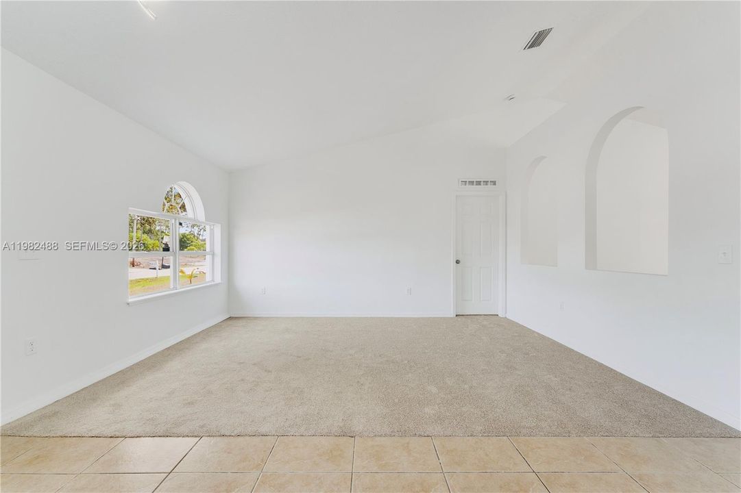 En Venta: $450,000 (4 camas, 2 baños, 2238 Pies cuadrados)
