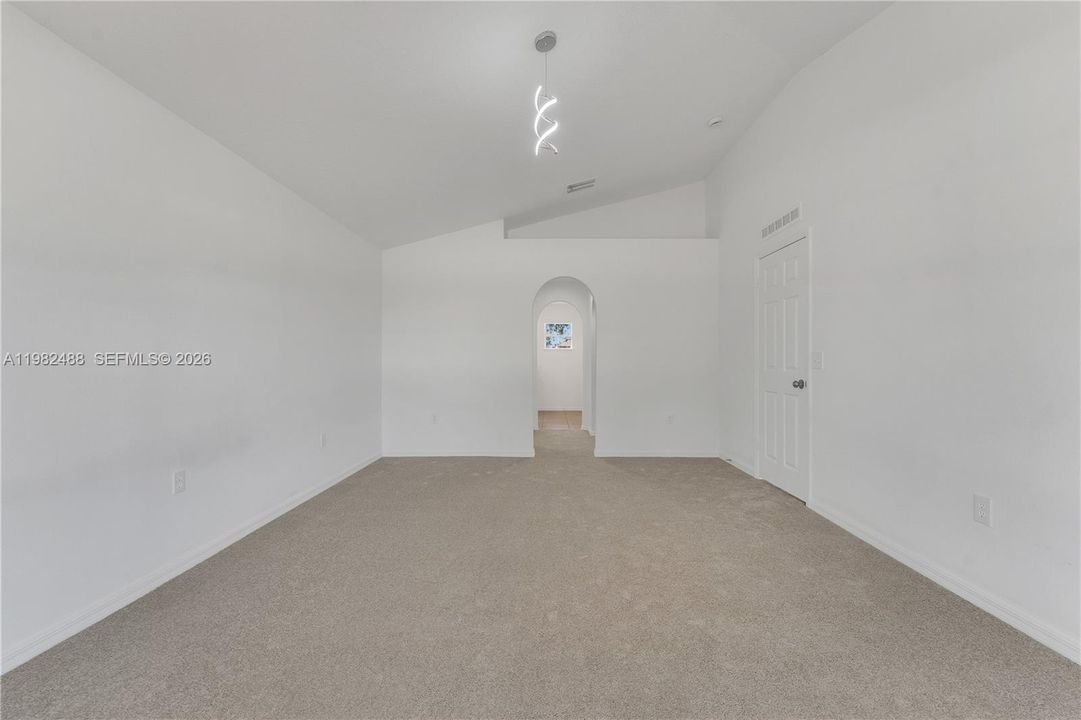 En Venta: $450,000 (4 camas, 2 baños, 2238 Pies cuadrados)