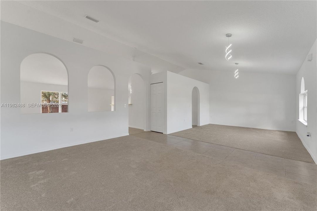 En Venta: $450,000 (4 camas, 2 baños, 2238 Pies cuadrados)