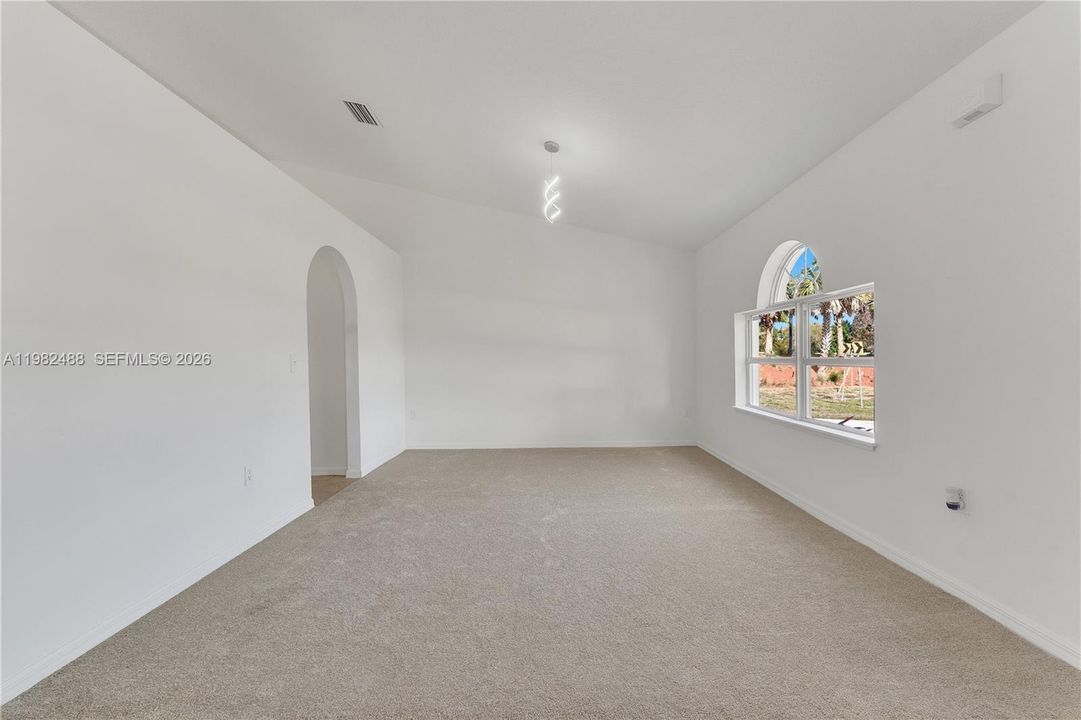 En Venta: $450,000 (4 camas, 2 baños, 2238 Pies cuadrados)