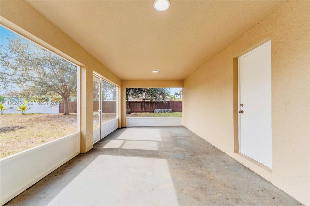 En Venta: $450,000 (4 camas, 2 baños, 2238 Pies cuadrados)
