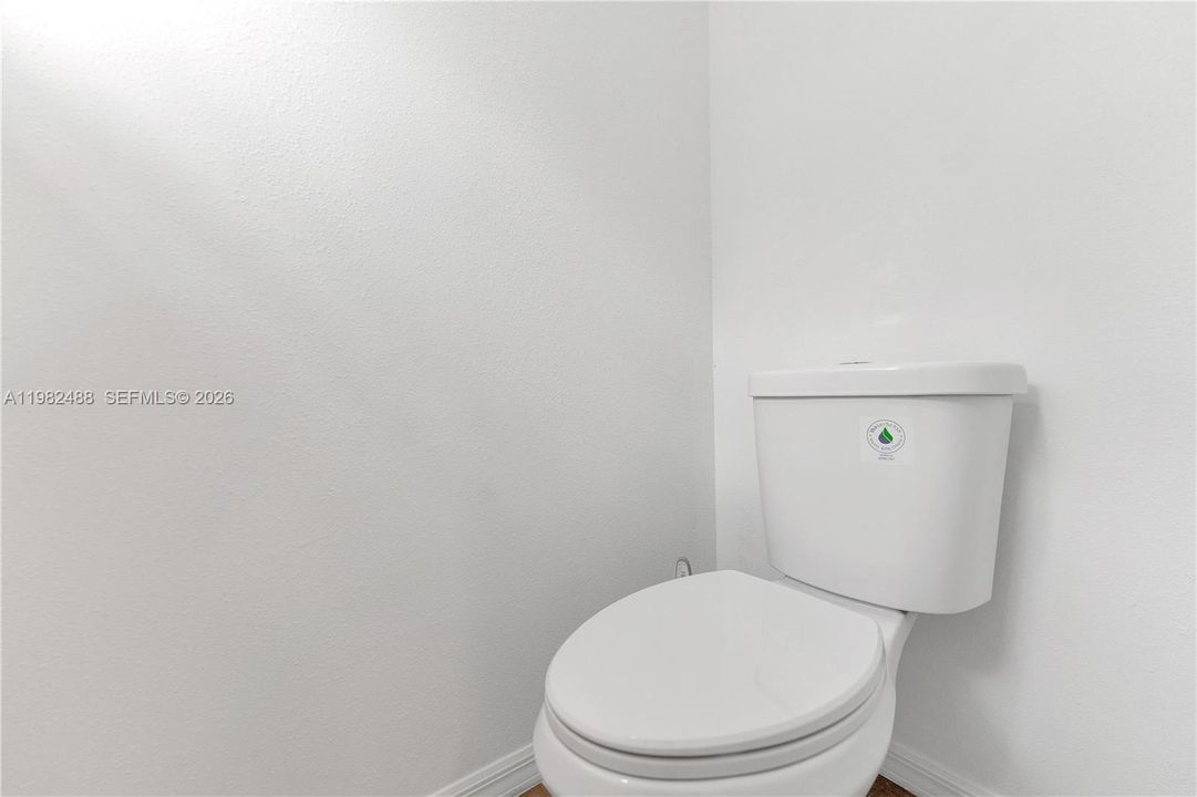 En Venta: $450,000 (4 camas, 2 baños, 2238 Pies cuadrados)