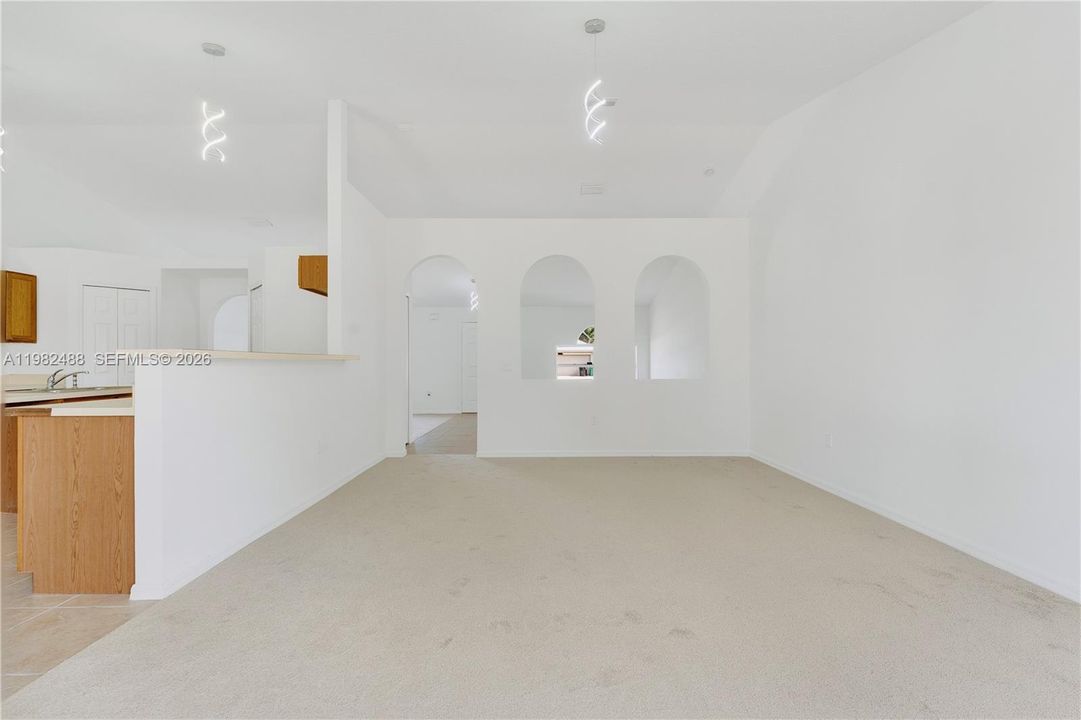 En Venta: $450,000 (4 camas, 2 baños, 2238 Pies cuadrados)