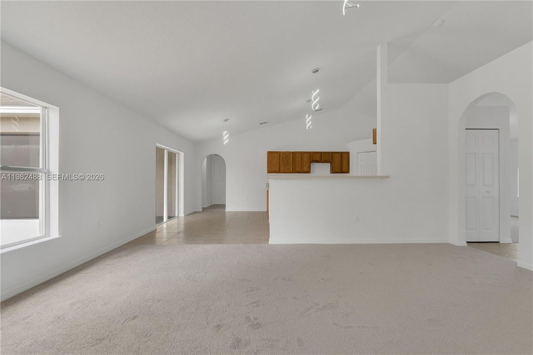 En Venta: $450,000 (4 camas, 2 baños, 2238 Pies cuadrados)