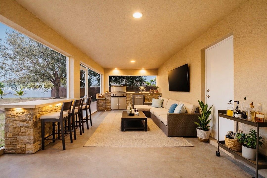 En Venta: $450,000 (4 camas, 2 baños, 2238 Pies cuadrados)