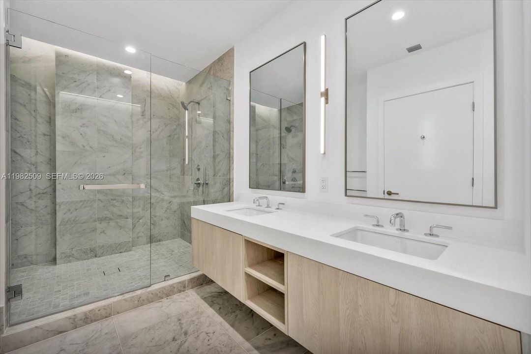 На продажу: $2,995,000 (3 спален, 3 ванн, 2068 Квадратных фут)