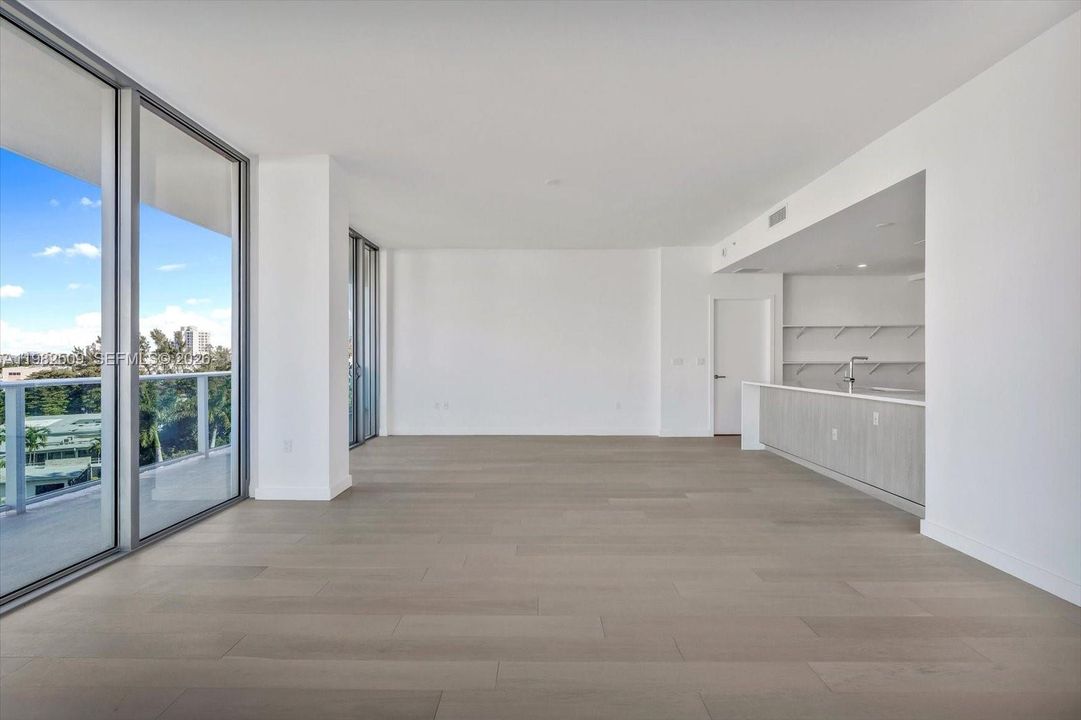 На продажу: $2,995,000 (3 спален, 3 ванн, 2068 Квадратных фут)
