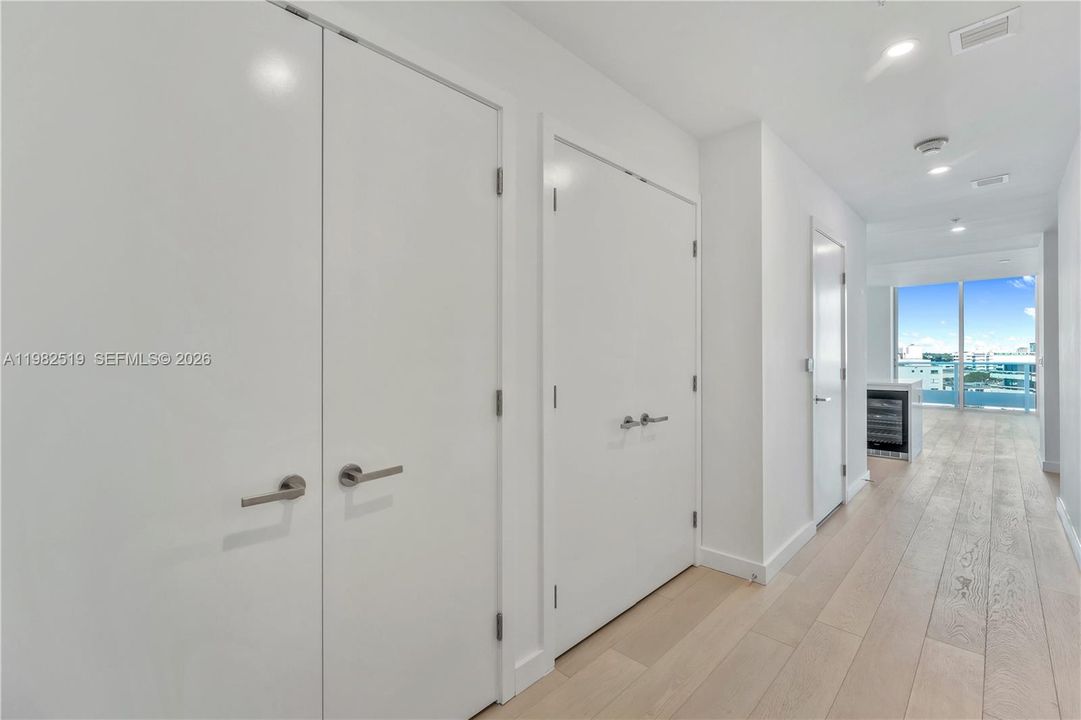 На продажу: $2,695,000 (2 спален, 2 ванн, 1851 Квадратных фут)