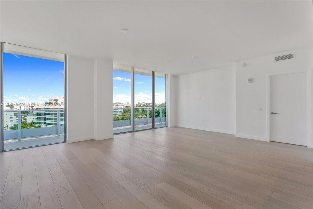 На продажу: $2,695,000 (2 спален, 2 ванн, 1851 Квадратных фут)