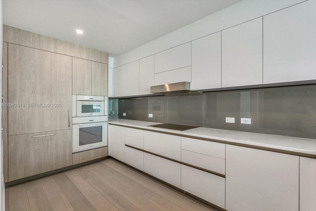 На продажу: $2,695,000 (2 спален, 2 ванн, 1851 Квадратных фут)