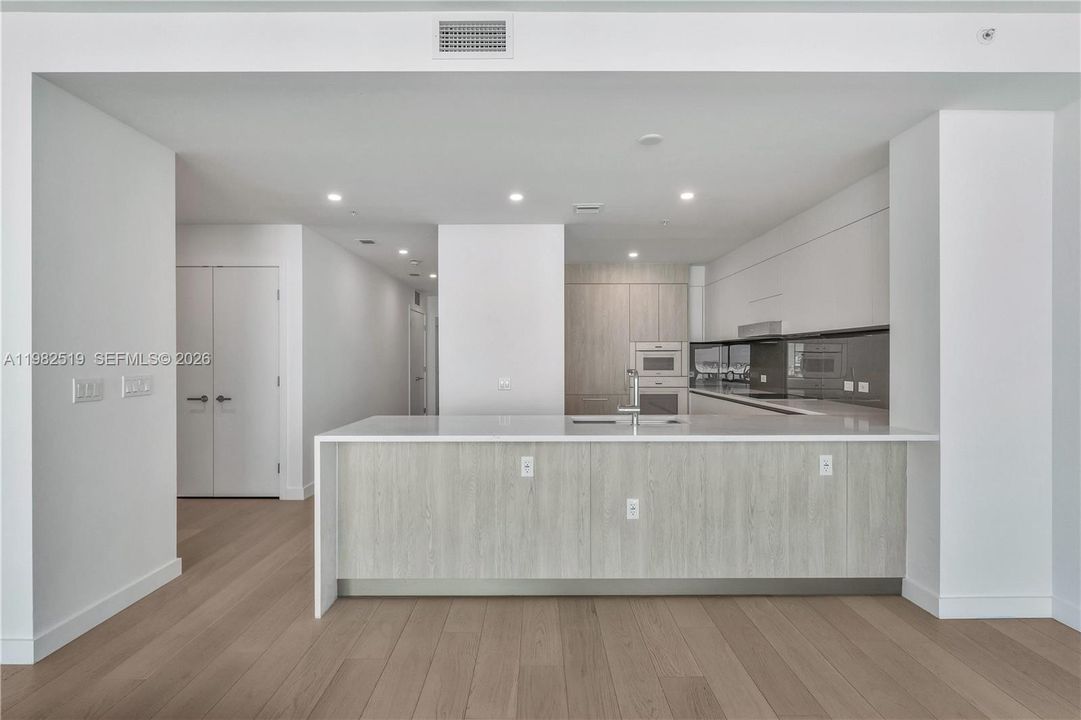 На продажу: $2,695,000 (2 спален, 2 ванн, 1851 Квадратных фут)