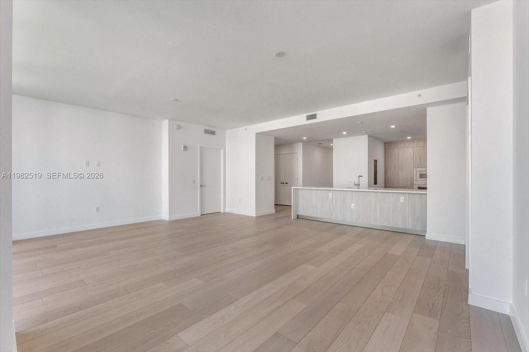 На продажу: $2,695,000 (2 спален, 2 ванн, 1851 Квадратных фут)