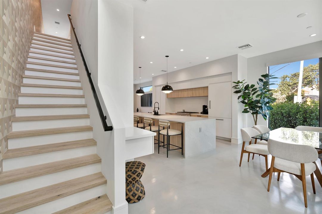 Foyer/Stairs