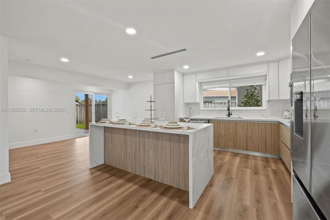 На продажу: $839,000 (3 спален, 2 ванн, 1504 Квадратных фут)