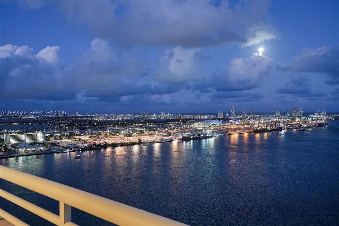 Active With Contract: $1,975,000 (2 beds, 2 baths, 1709 Square Feet)
