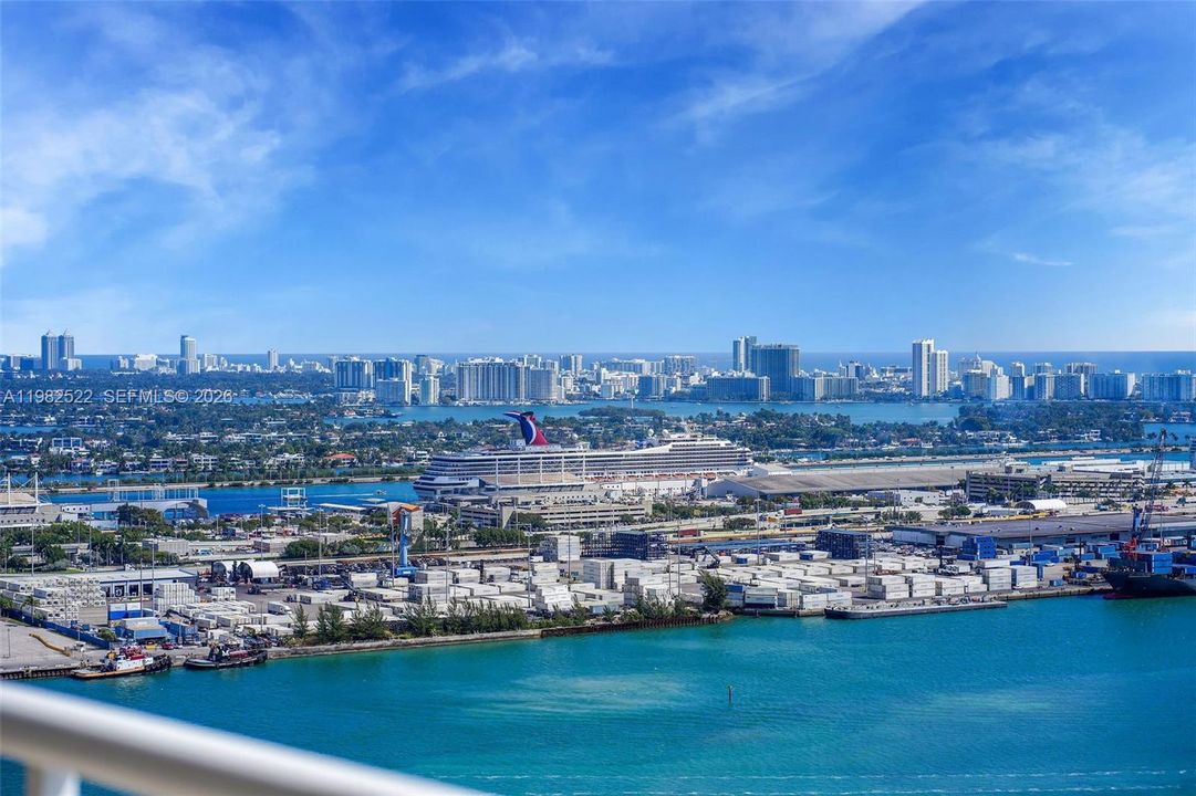 Active With Contract: $1,975,000 (2 beds, 2 baths, 1709 Square Feet)
