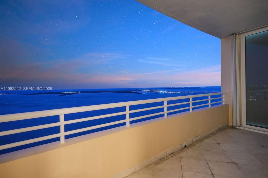 Active With Contract: $1,975,000 (2 beds, 2 baths, 1709 Square Feet)