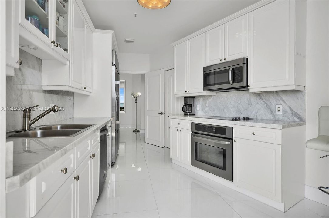 Active With Contract: $1,975,000 (2 beds, 2 baths, 1709 Square Feet)