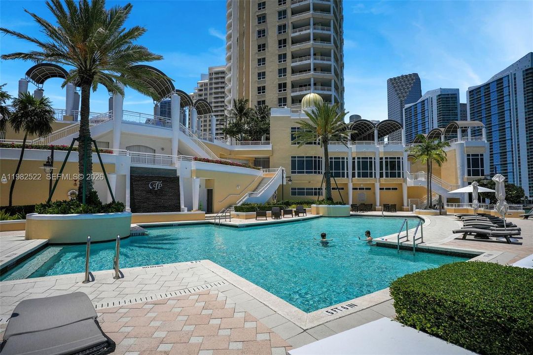 Active With Contract: $1,975,000 (2 beds, 2 baths, 1709 Square Feet)