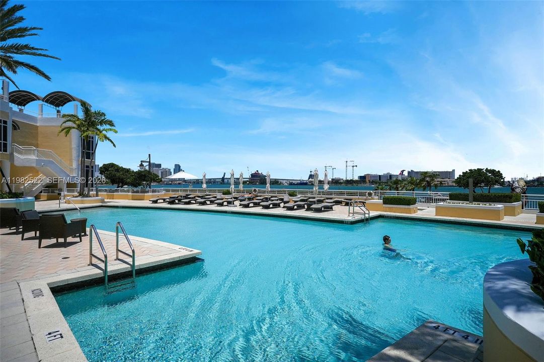 Active With Contract: $1,975,000 (2 beds, 2 baths, 1709 Square Feet)