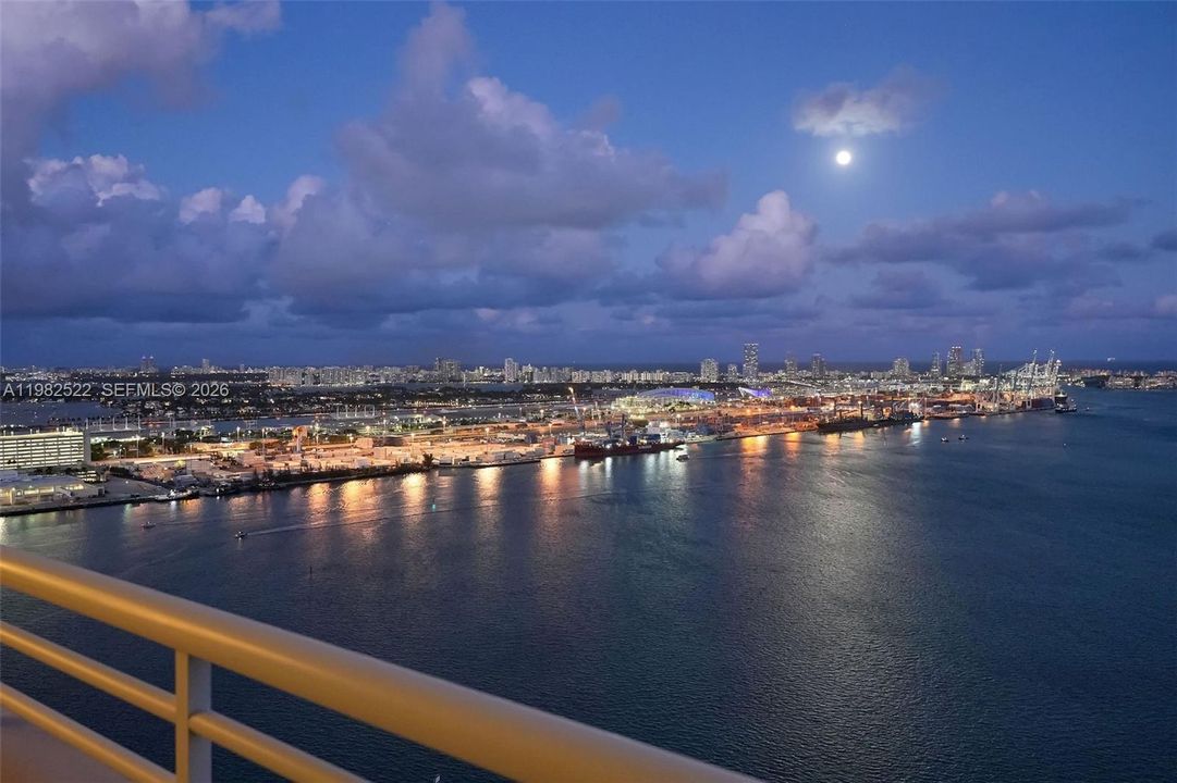 Active With Contract: $1,975,000 (2 beds, 2 baths, 1709 Square Feet)
