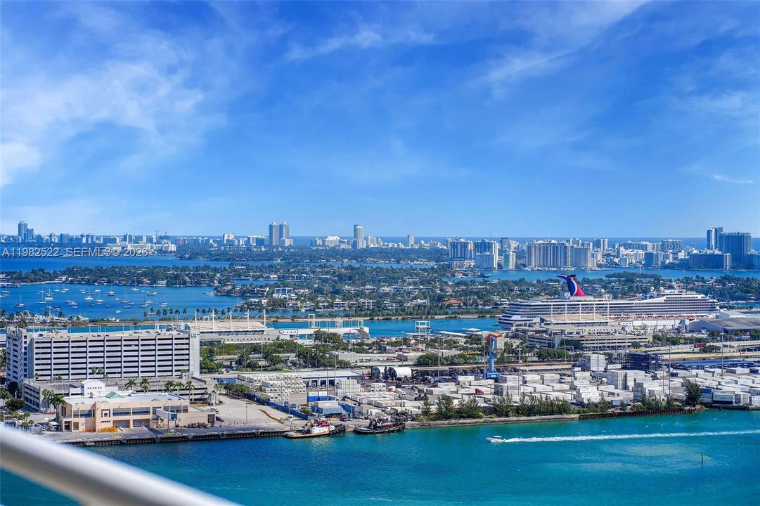 Active With Contract: $1,975,000 (2 beds, 2 baths, 1709 Square Feet)