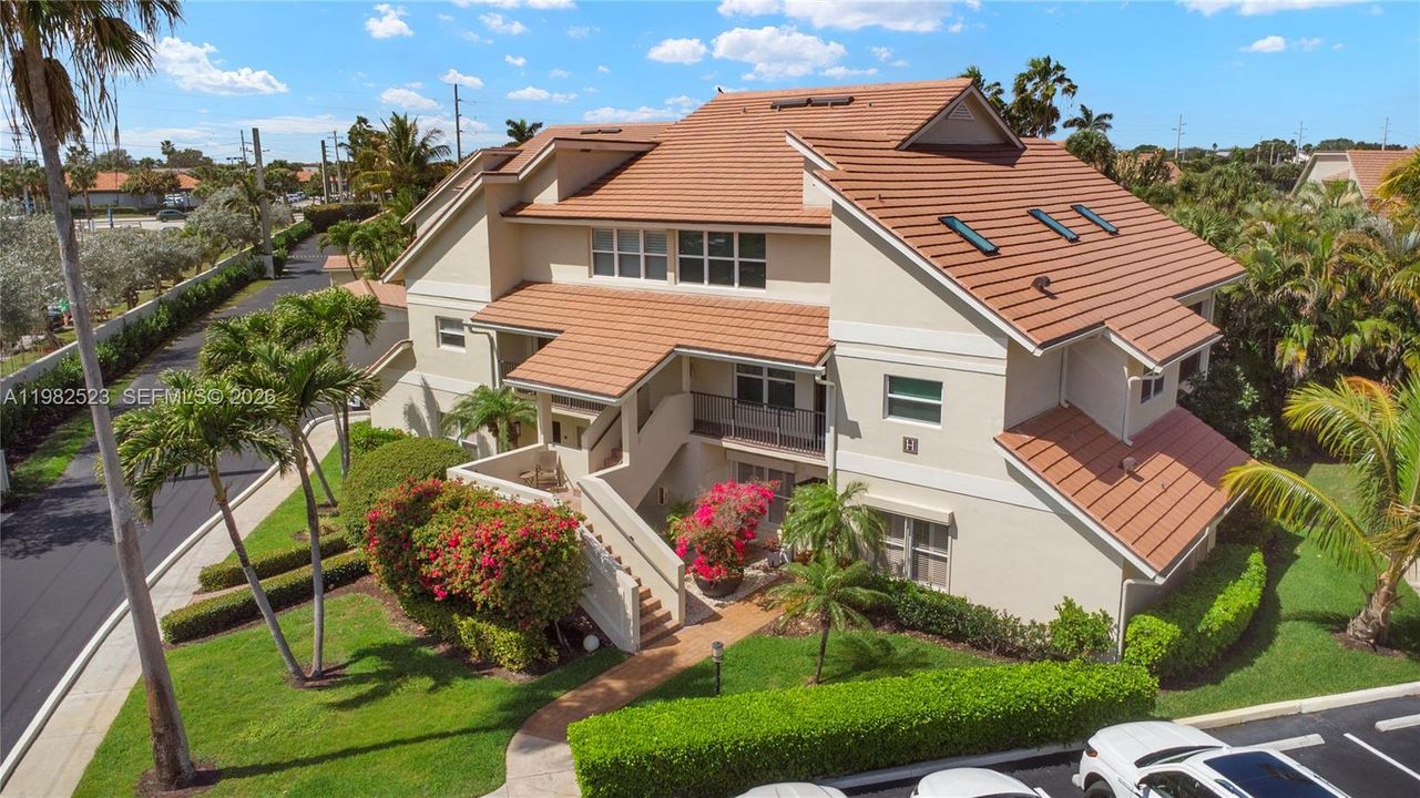 For Rent: $10,000 (3 beds, 3 baths, 1700 Square Feet)