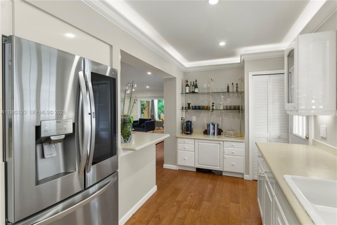 For Rent: $10,000 (3 beds, 3 baths, 1700 Square Feet)