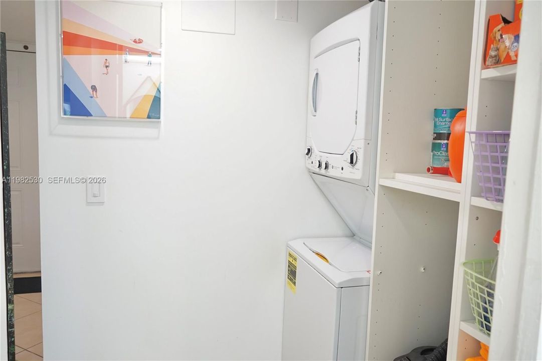 Под контрактом: $235,000 (2 спален, 2 ванн, 1352 Квадратных фут)
